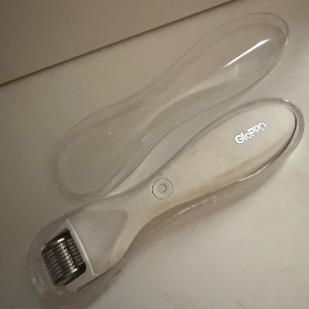 GLOPRO Silver Micro-Needling Derma Roller - Picture 2 of 2